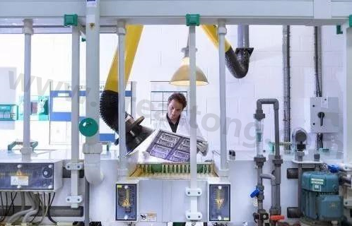 理想狀態下自動化生產線大約能節省傳統企業50%的人力成本，良率可提升至98%。